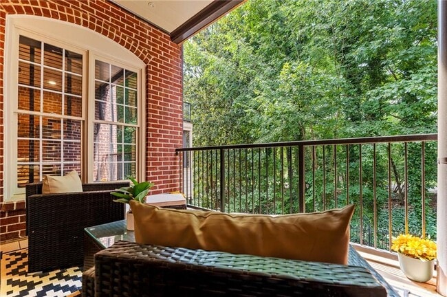 Building Photo - 5512 Glenridge Dr