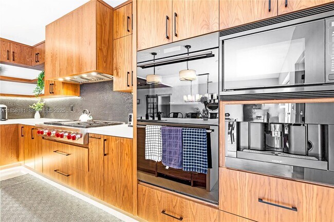 Building Photo - 9065 Emerson Ave