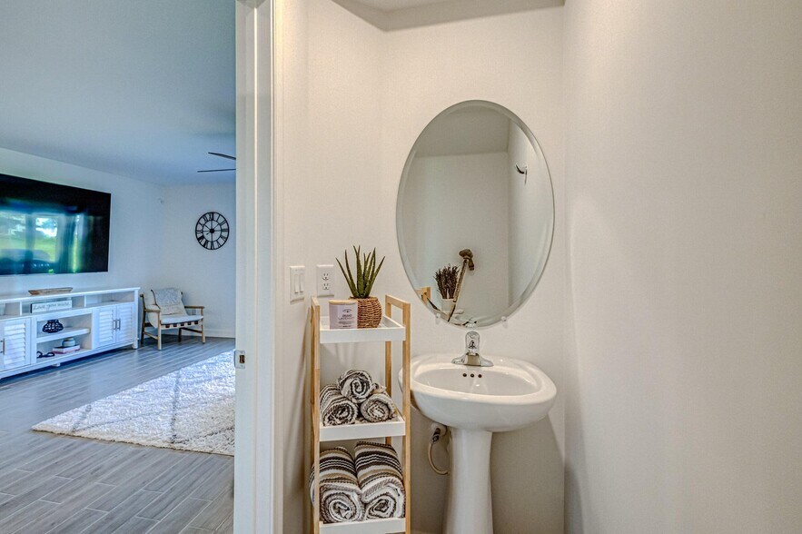 Building Photo - 5007 Woods Edge Cir