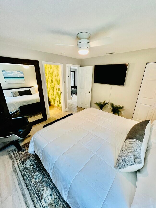 Building Photo - 5365 N Andrews Ave