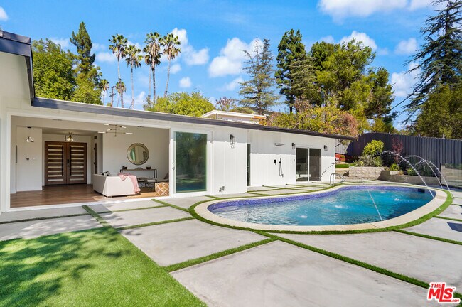 Building Photo - 4670 Brewster Dr