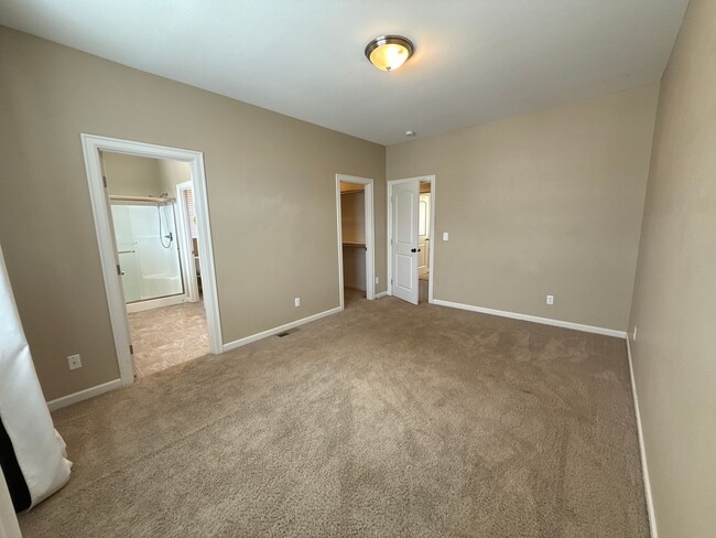 Building Photo - Beautiful 3 Bedroom  2.0 Bathroom Home in ...
