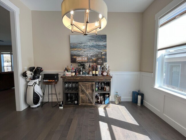 Building Photo - Expansive 4-Bedroom Home with Office, Ente...