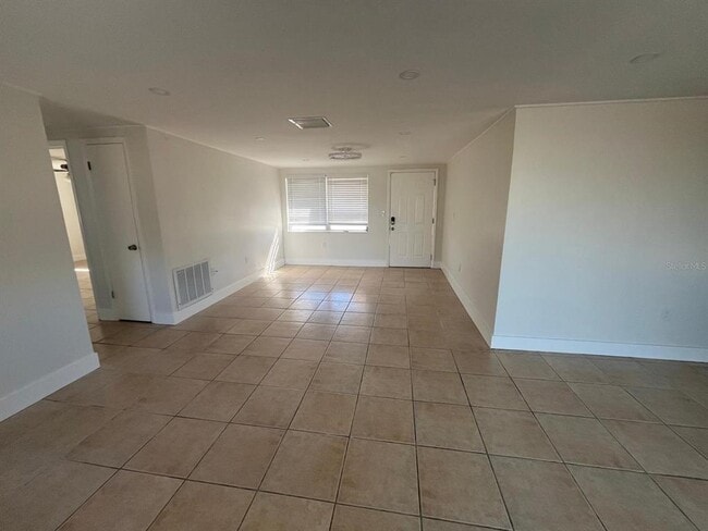 Building Photo - 3517 Garfield Dr