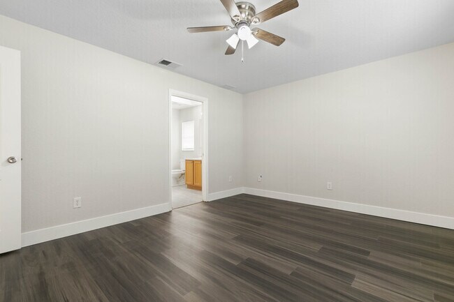 Building Photo - 884 Winchester St