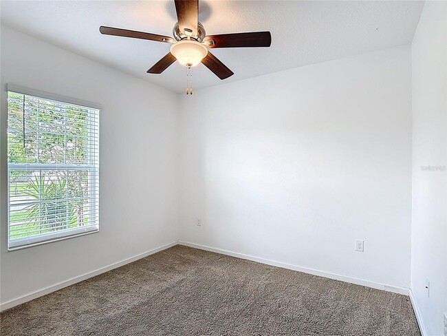 Building Photo - 450 Taft Dr