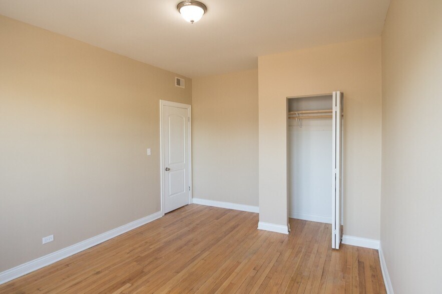 Building Photo - 4439 W Fullerton Ave