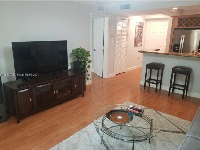 Building Photo - 150 NE 15th Ave