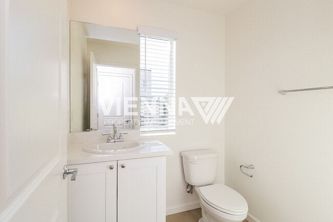 Building Photo - 8006 Quiet Knolls Dr