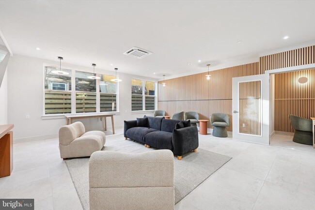 Building Photo - 5521 Wayne Ave