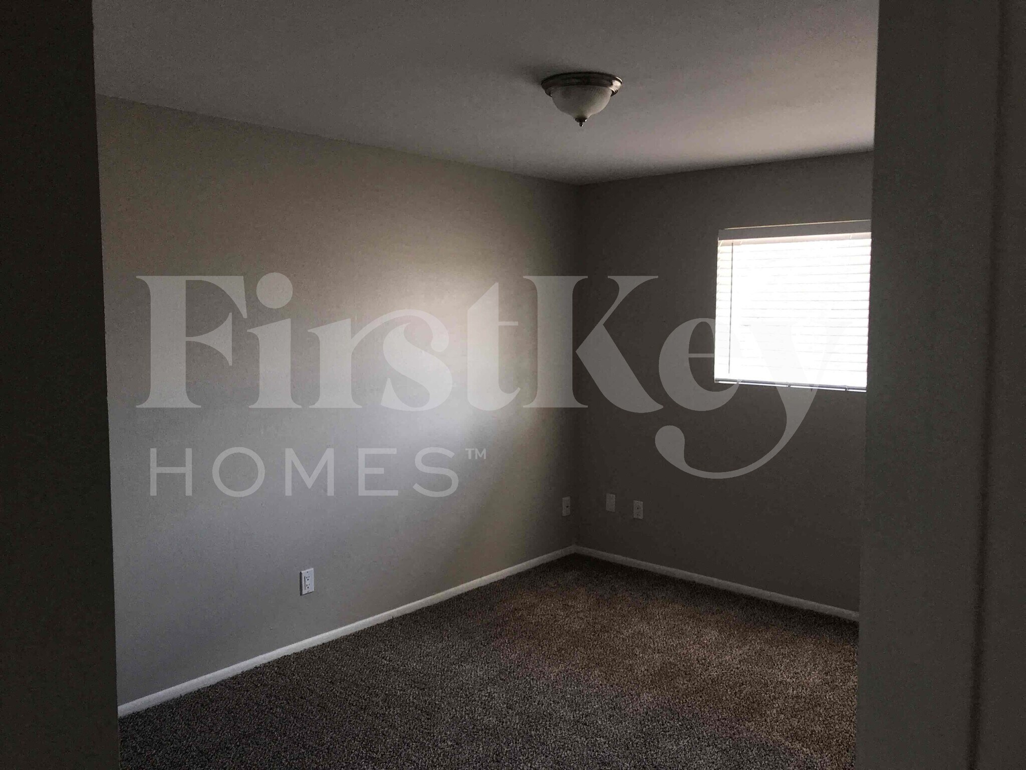 Building Photo - 4809 W Laurel Ln