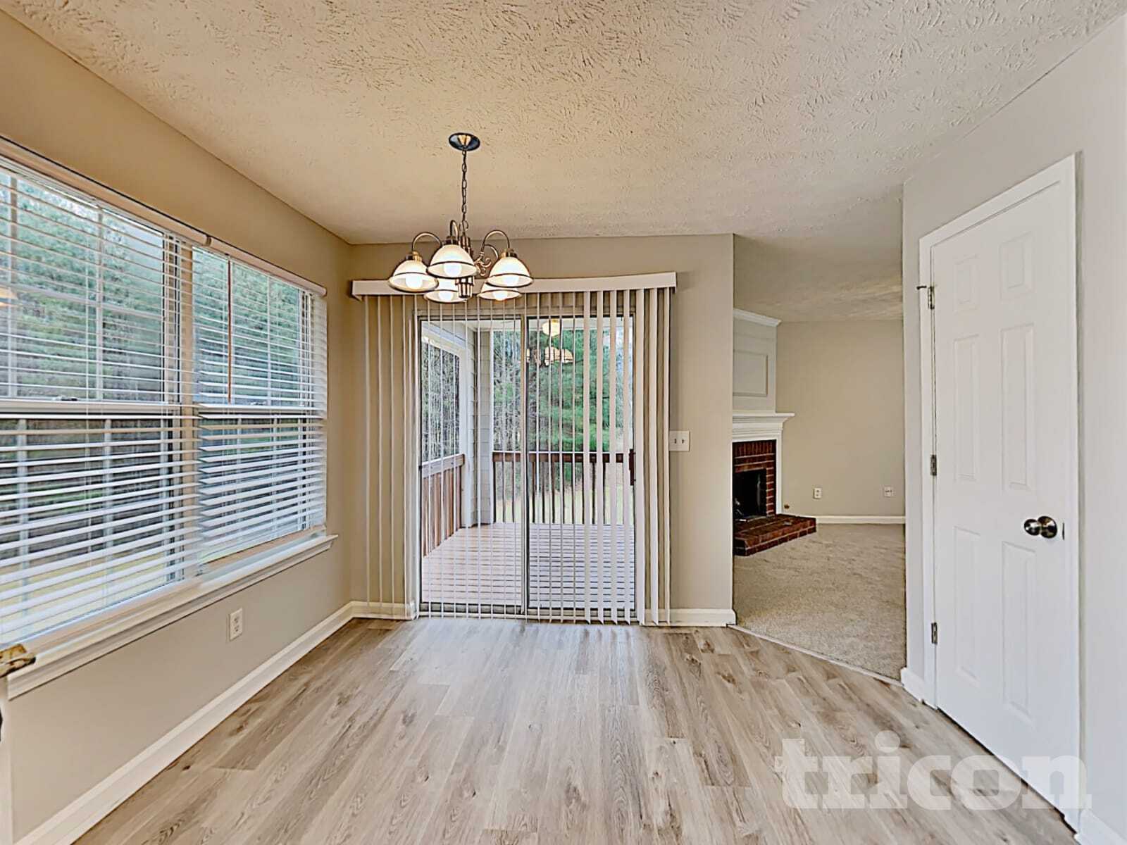 Building Photo - 872 Woodside Dr