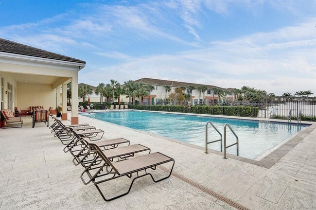 Building Photo - 228 SW 6th Ct