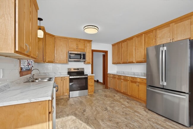 Building Photo - 250 Gillespie Dr NE