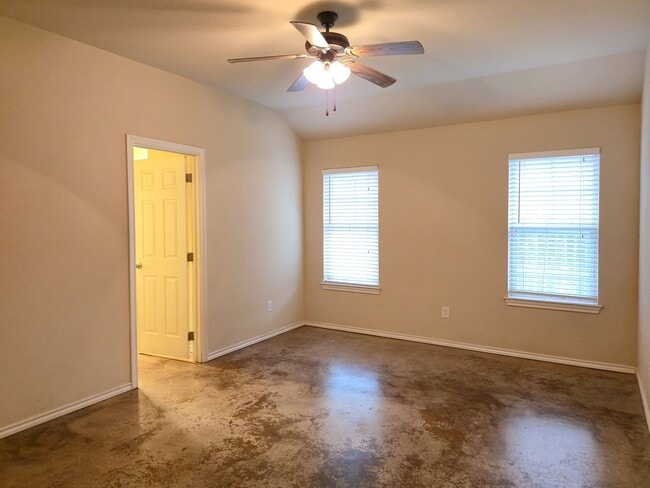 Building Photo - Foxborough addition duplex!