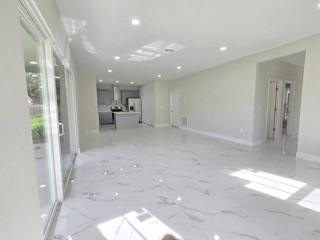 Building Photo - 4472 S Lake Orlando Pkwy