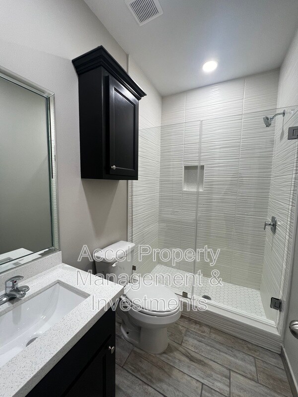 Building Photo - 1327 W Garfield Ave