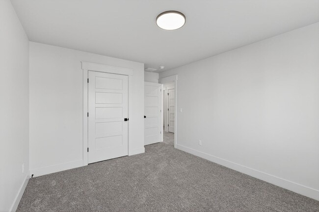 Building Photo - MODERN 3 BED 2.5 BATH TOWNHOME WITH 2 CAR GARAGE IN IDAHO FALLS