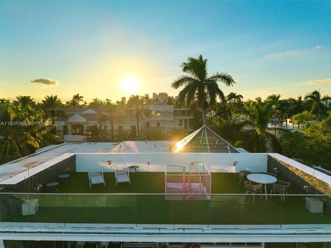 Building Photo - 300 Royal Plaza Dr