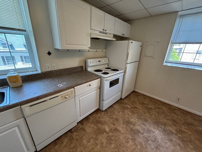 Building Photo - Gorgeous 1 Bedroom 1 Bathroom Condo locate...