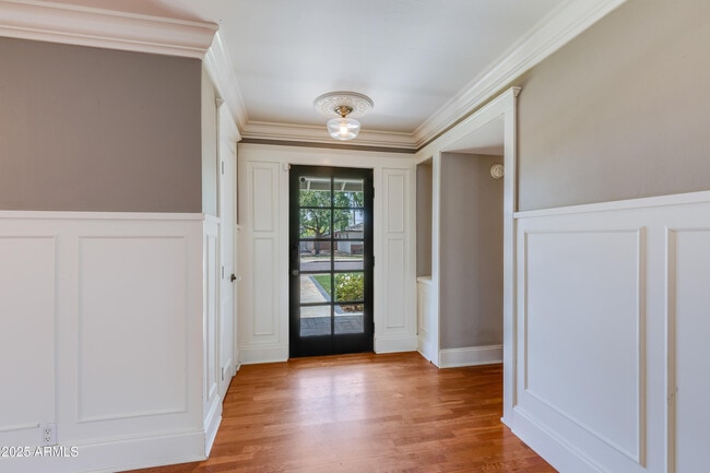Building Photo - 4302 E Whitton Ave