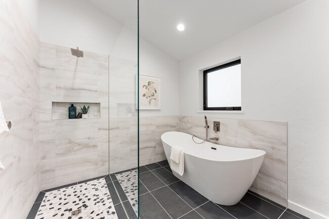 Building Photo - Exceptional Boise West Bench Home