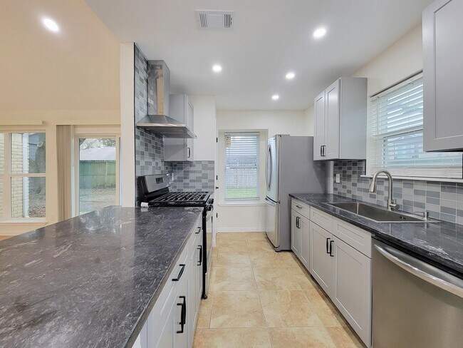 Building Photo - 10010 Sagecanyon Dr