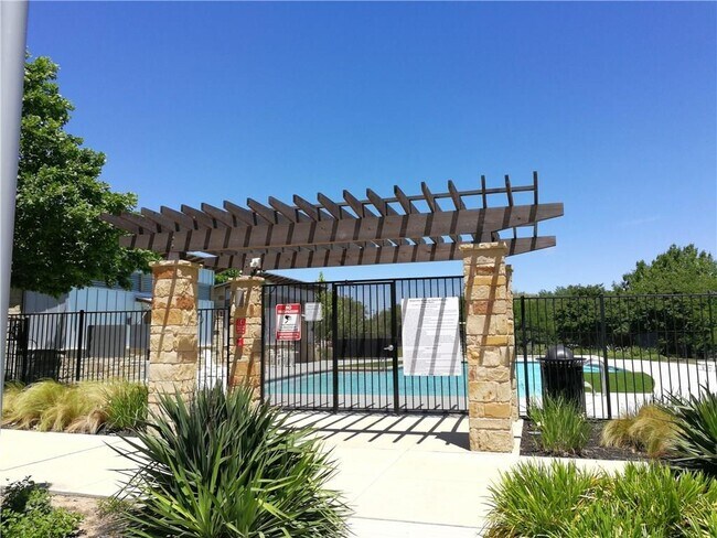 Building Photo - 852 Winnsboro Dr