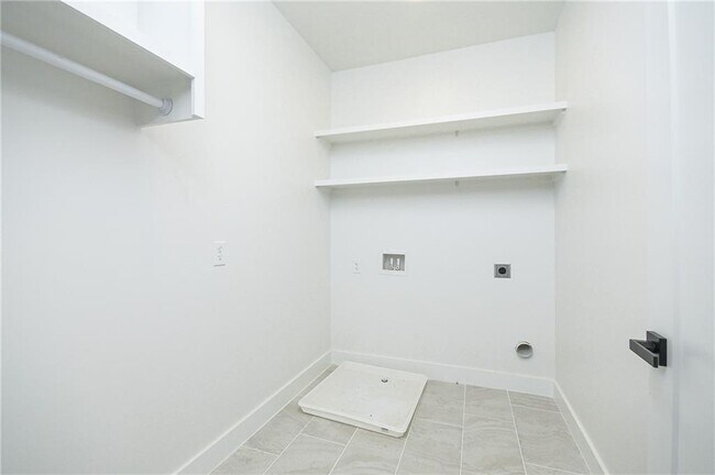 Building Photo - 3604 Pineview Cir NW