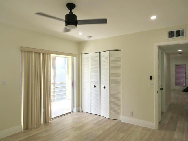 Building Photo - 557 Burgundy L