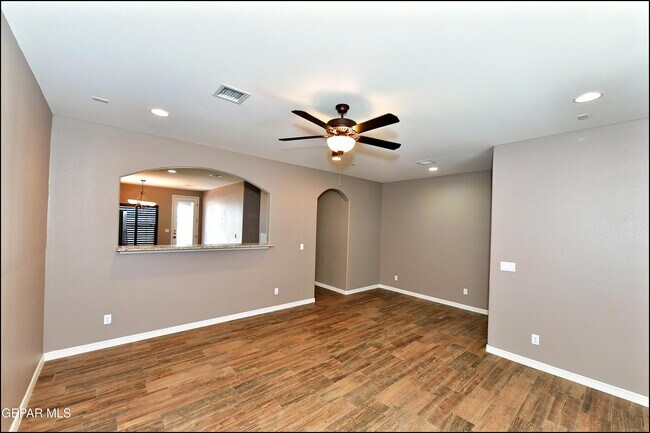 Building Photo - 3741 Loma Adriana