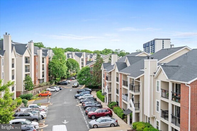 Building Photo - 3313 Wyndham Cir