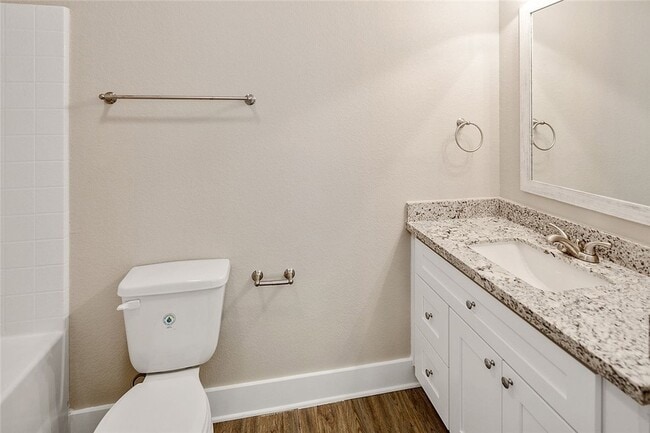 Building Photo - 1412 Holleman Dr