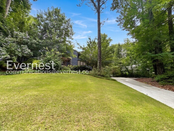 Building Photo - 770 Bayliss Dr