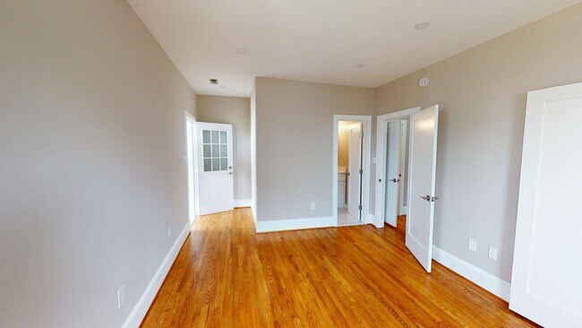 Building Photo - 911 Monroe St NW