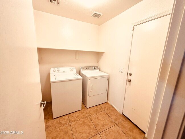 Building Photo - 29152 N Red Finch Dr