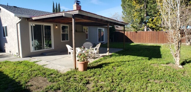 Building Photo - Freshly remodeled 3 bedroom, 1 bath home