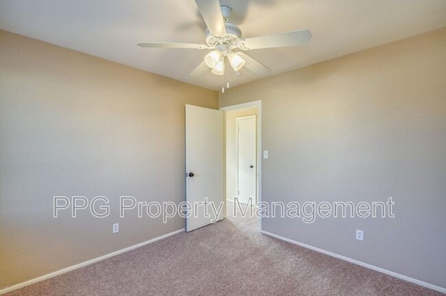 Building Photo - 521 E Kristal Way