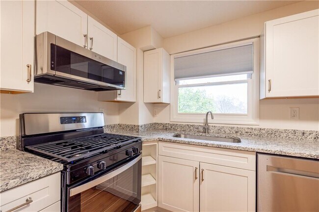 Building Photo - 897 Argonne Ave NE