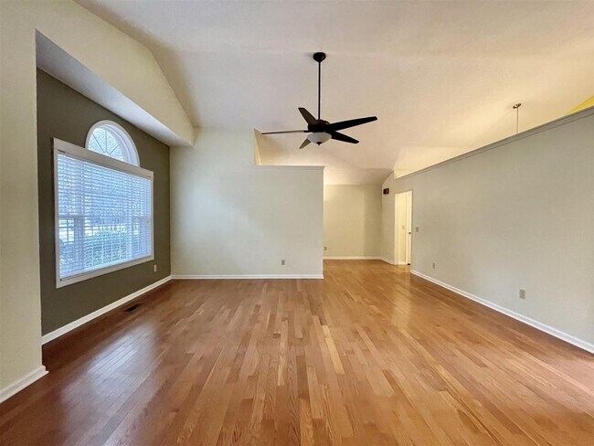 Building Photo - 75 Spring Lake Dr