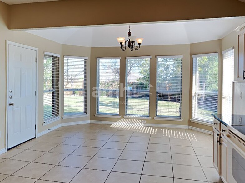 Building Photo - 9300 Lisa Ct