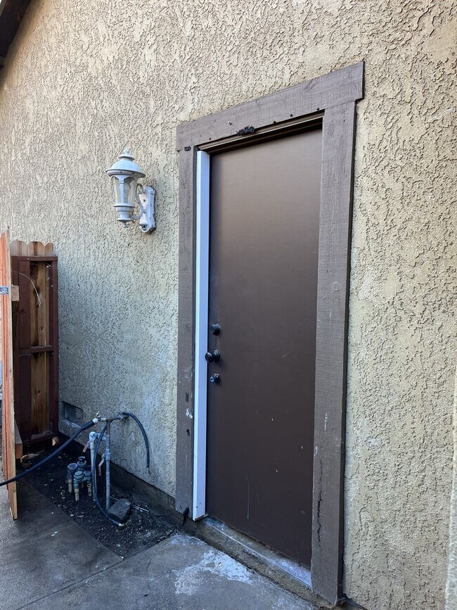 Building Photo - 3 BR 2 BA in Lake Elsinore $2395/month