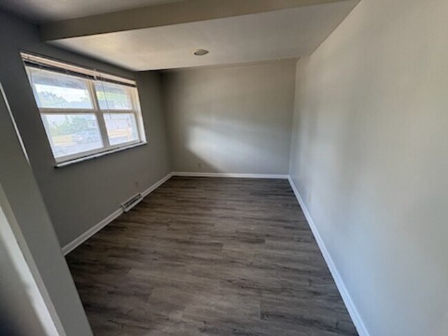 Building Photo - 2902 N Rockwood Dr