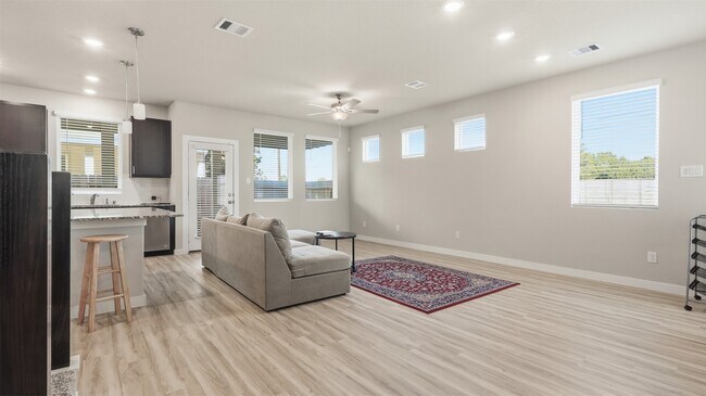 Building Photo - 1525 Blue Acer Dr