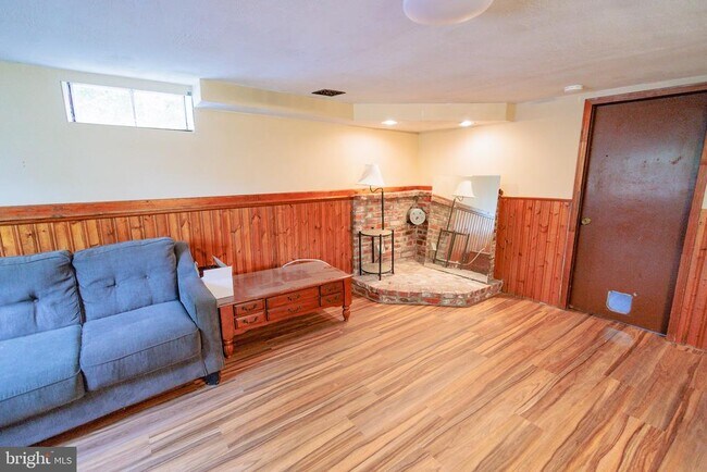 Building Photo - 419 University Blvd