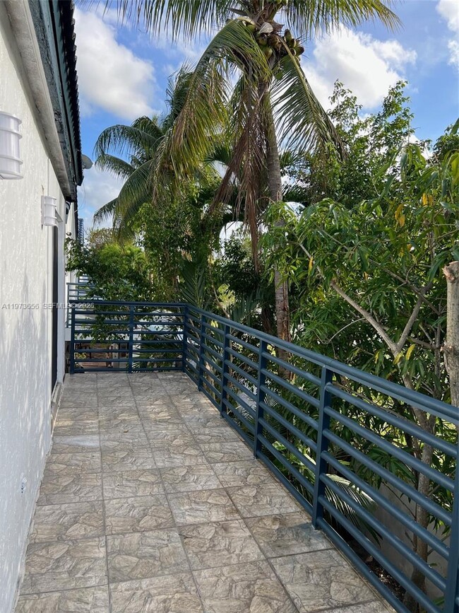 Building Photo - 202 NE 211th Terrace