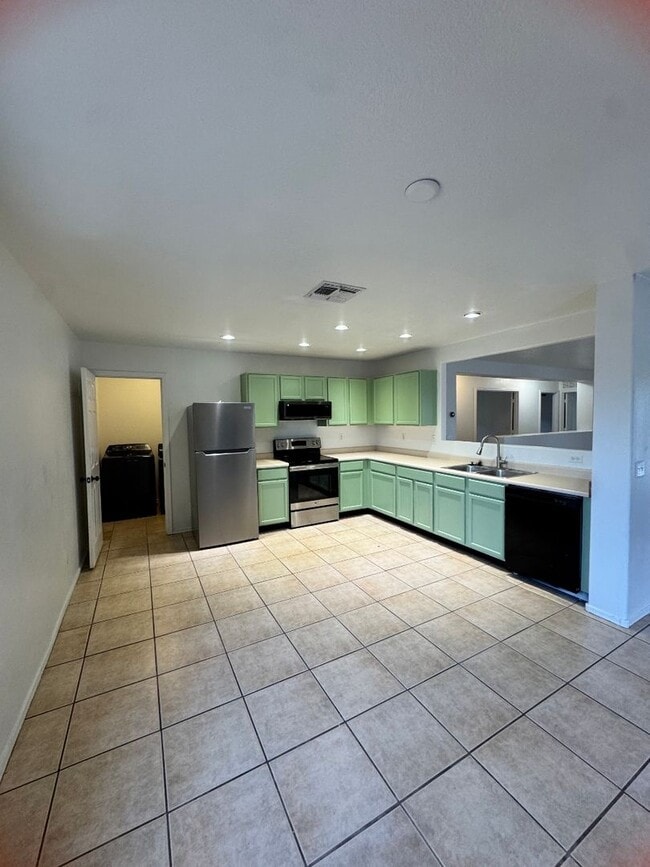 Building Photo - Casa Grande 3 bedroom 2 bath