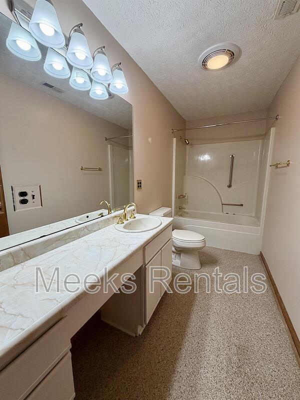 Building Photo - 9 Romar Ct