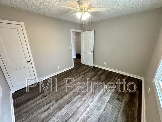 Building Photo - 520 Jasper St