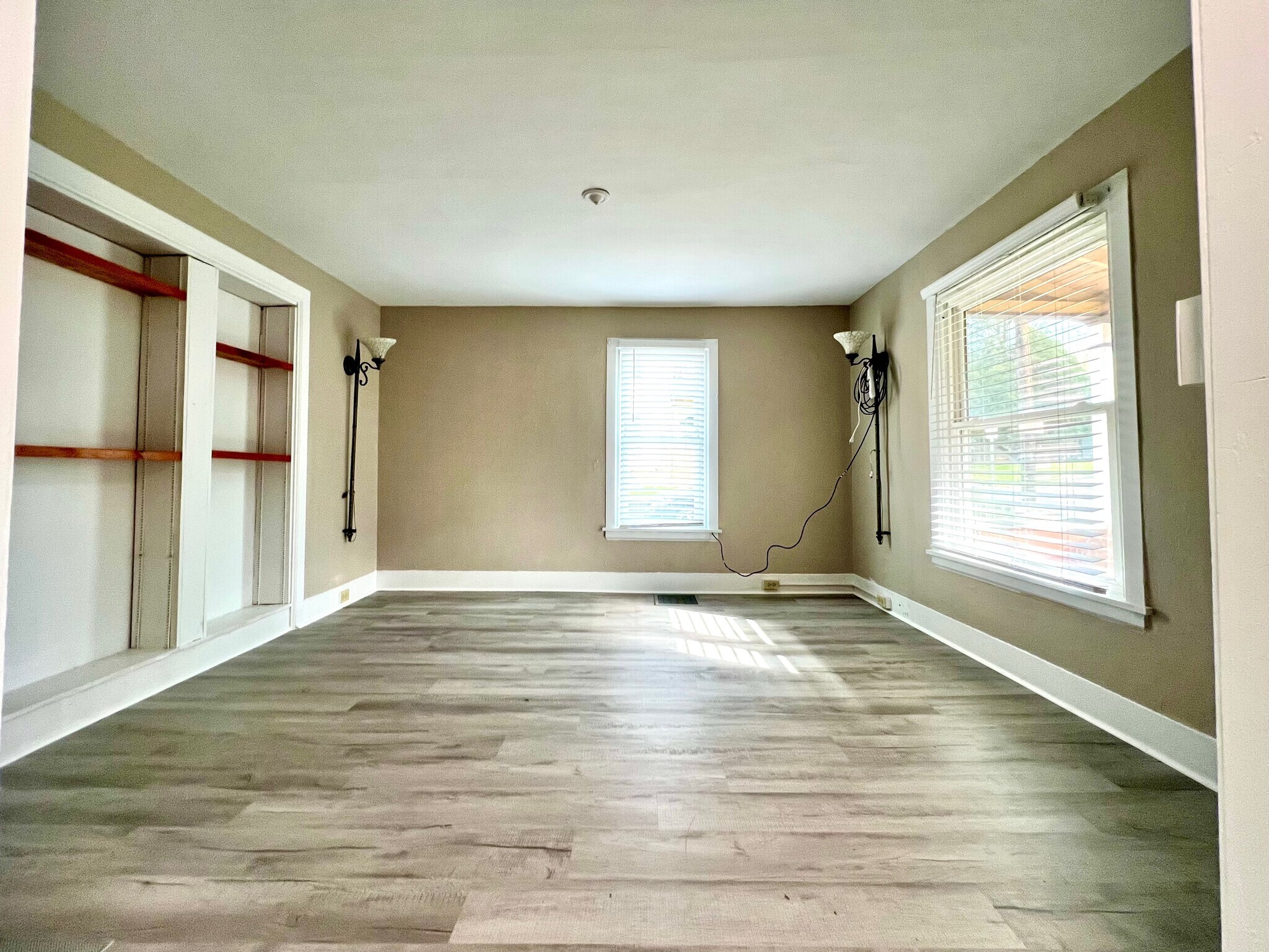 Building Photo - 408 Hillview Pl